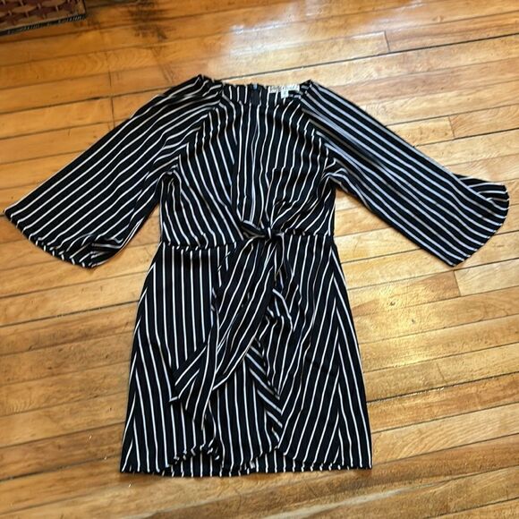 Bundle of Three Women’s Short Lightweight Summer Dresses Size L - Picture 6 of 7